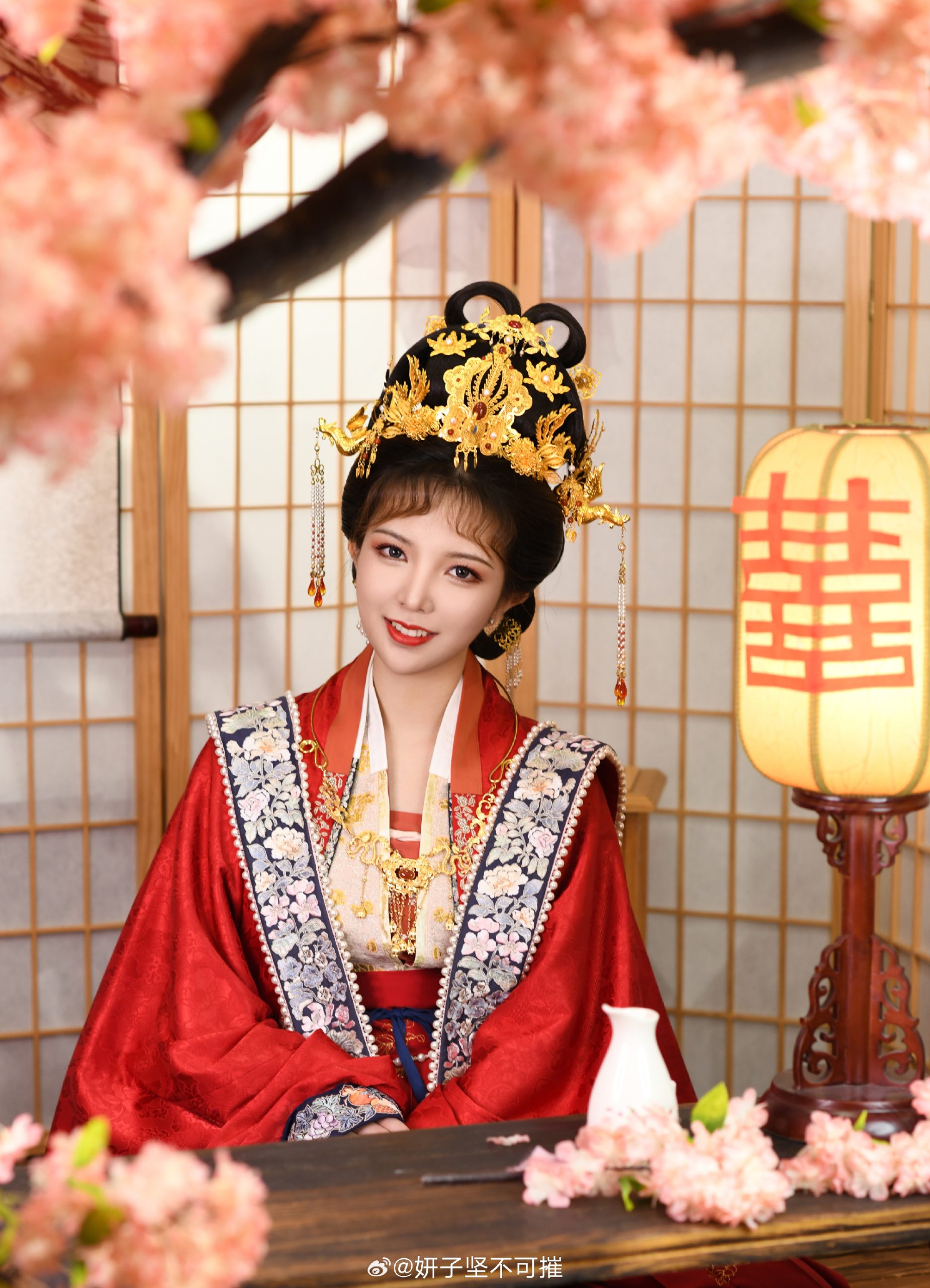 和心心老师的汉服造型作品存档。@妍子坚不可摧-米哈社