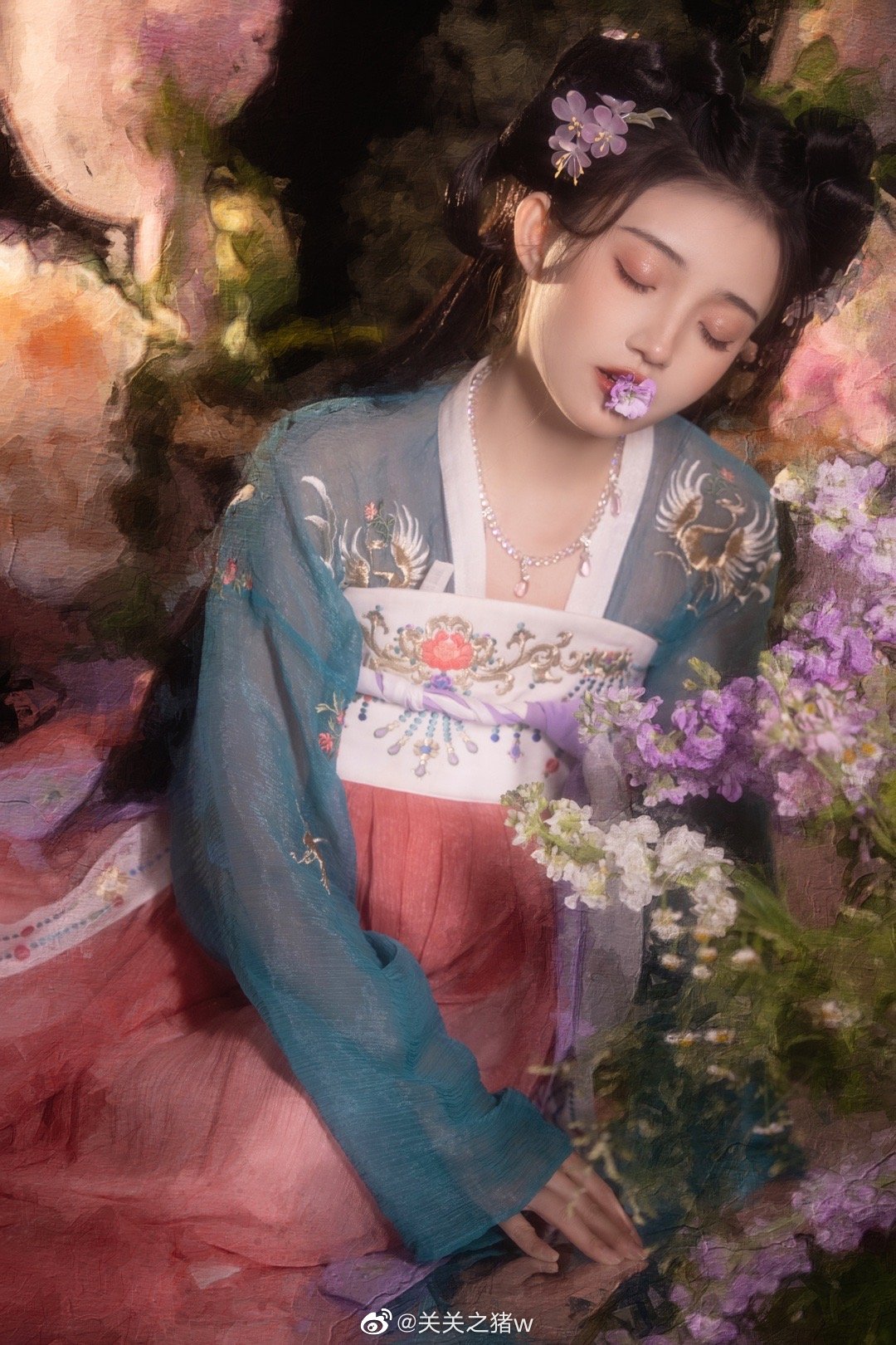 汉服 真正的鲜花开在山野烂漫处@关关之猪w-米哈社