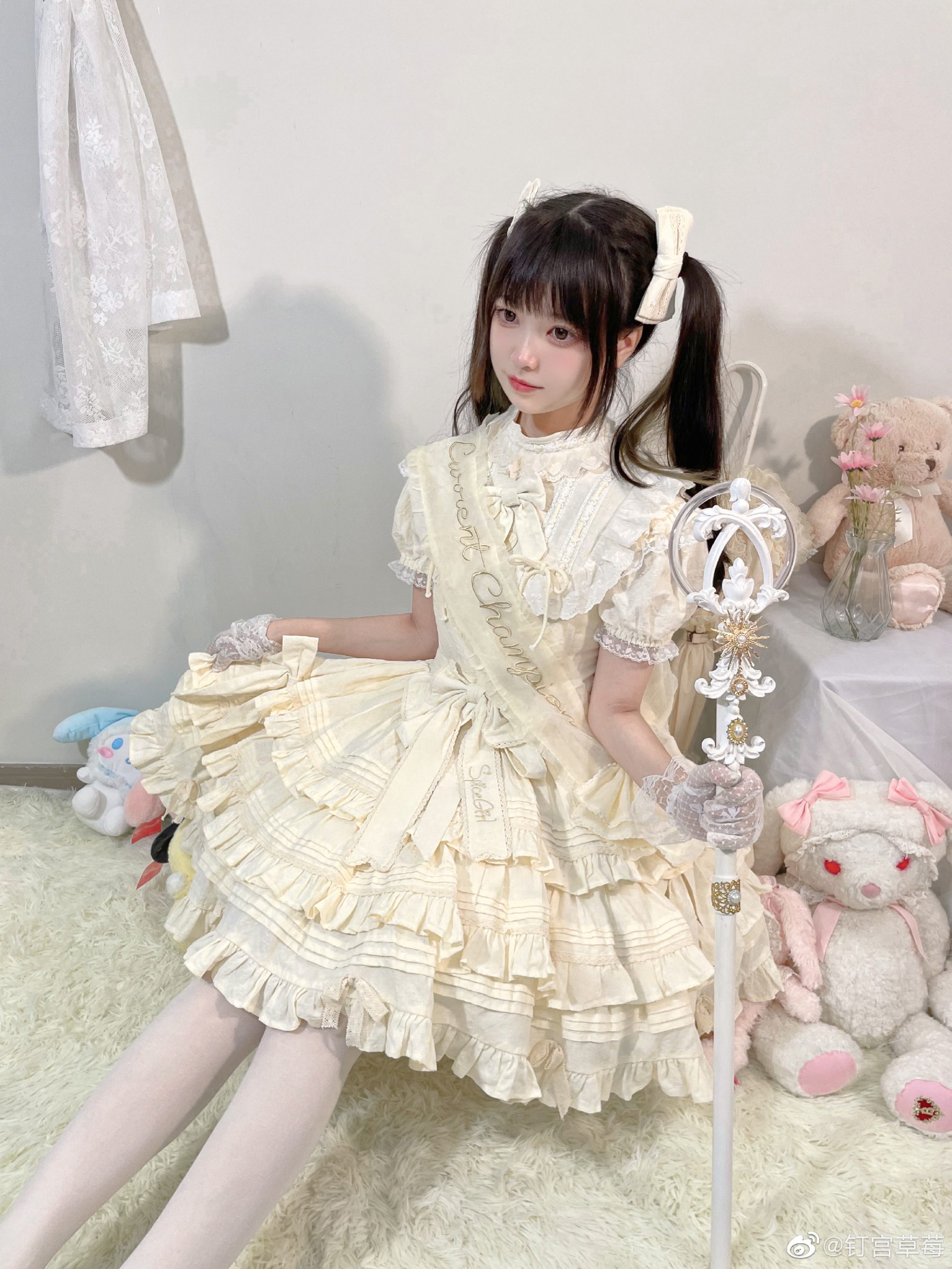 lolita日常 发现了吗 我的背后是五角星哦！@钉宫草莓-米哈社