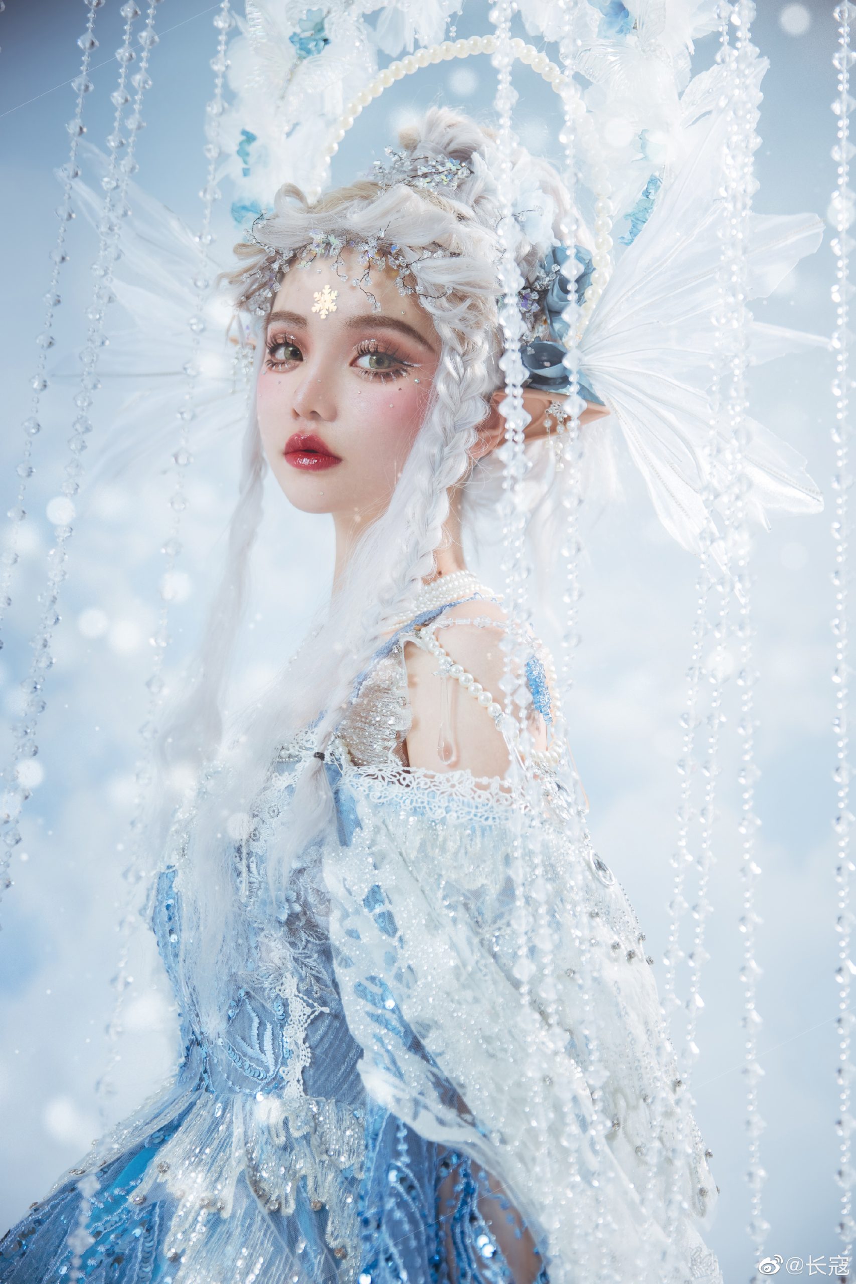 斯卡蒂是冰雪的女神，她从不惧怕风雪和寒冷。@长寇-米哈社