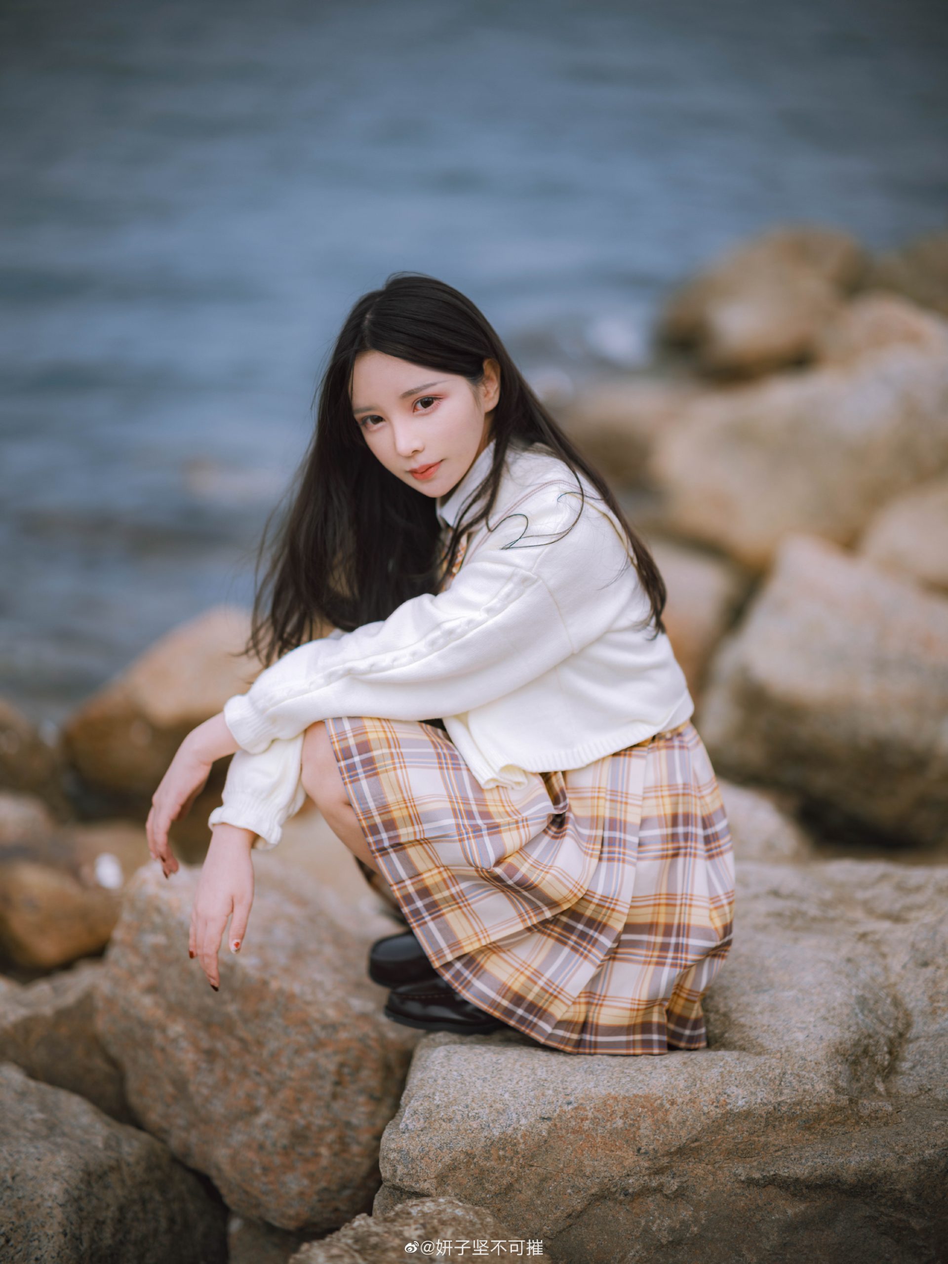 JK制服 JK少女 微风拂过脸颊，爱意真在发芽~@妍子坚不可摧-米哈社